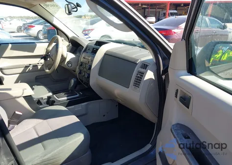 2012 Ford Escape Xls z USA, uszkodzony, nr VIN 1FMCU0C73CKB03184